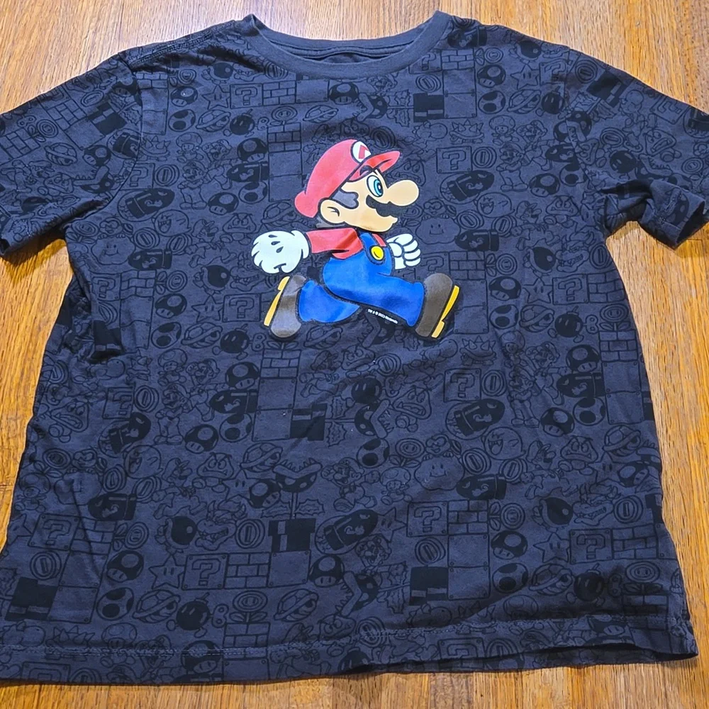 Old Navy Boy Large (10/12) Gray Nintendo Super Mario Graphic Short‎ Sleeve Short